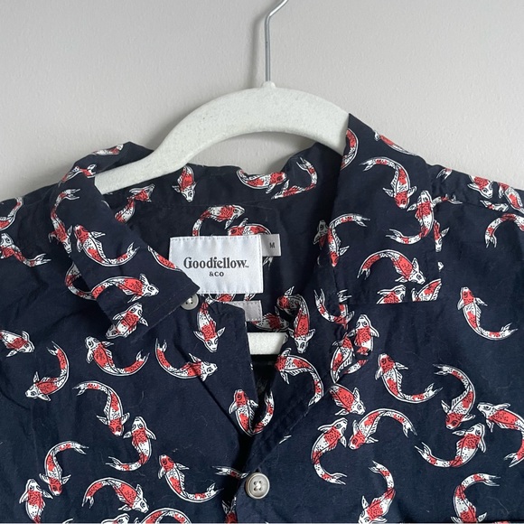 Men’s Koi Fish Print Short Sleeve Button Up - Picture 7 of 8